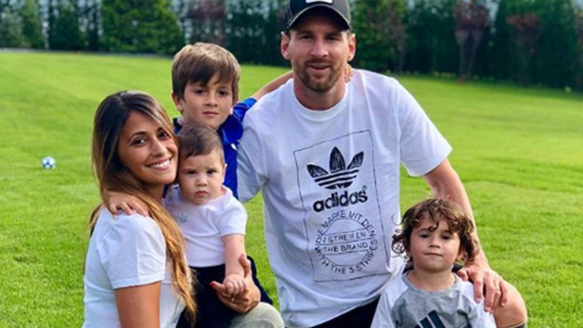 Leo Messi con Antonella Roccuzzo y sus hijos / INSTAGRAM