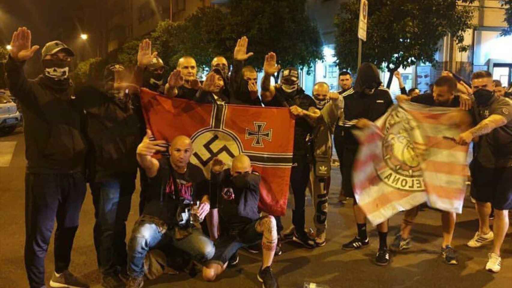 Boixos Nois, con simbología nazi, en las calles de Barcelona / REDES