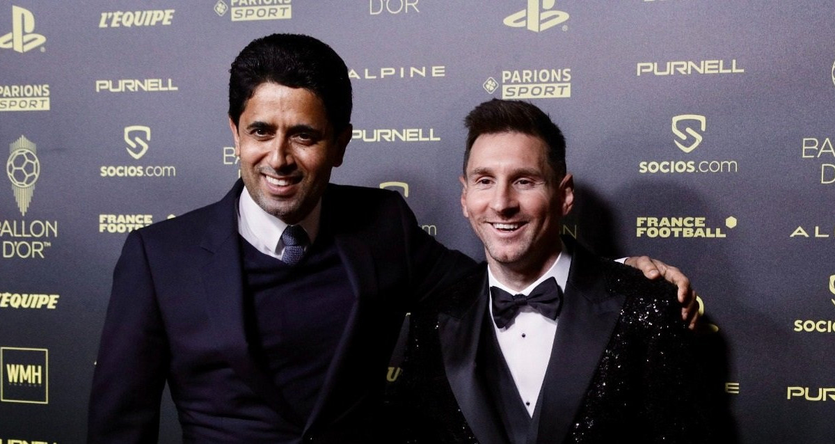 Messi, junto a Nasser Al Khelaifi, durante la gala del Balón de Oro / EFE