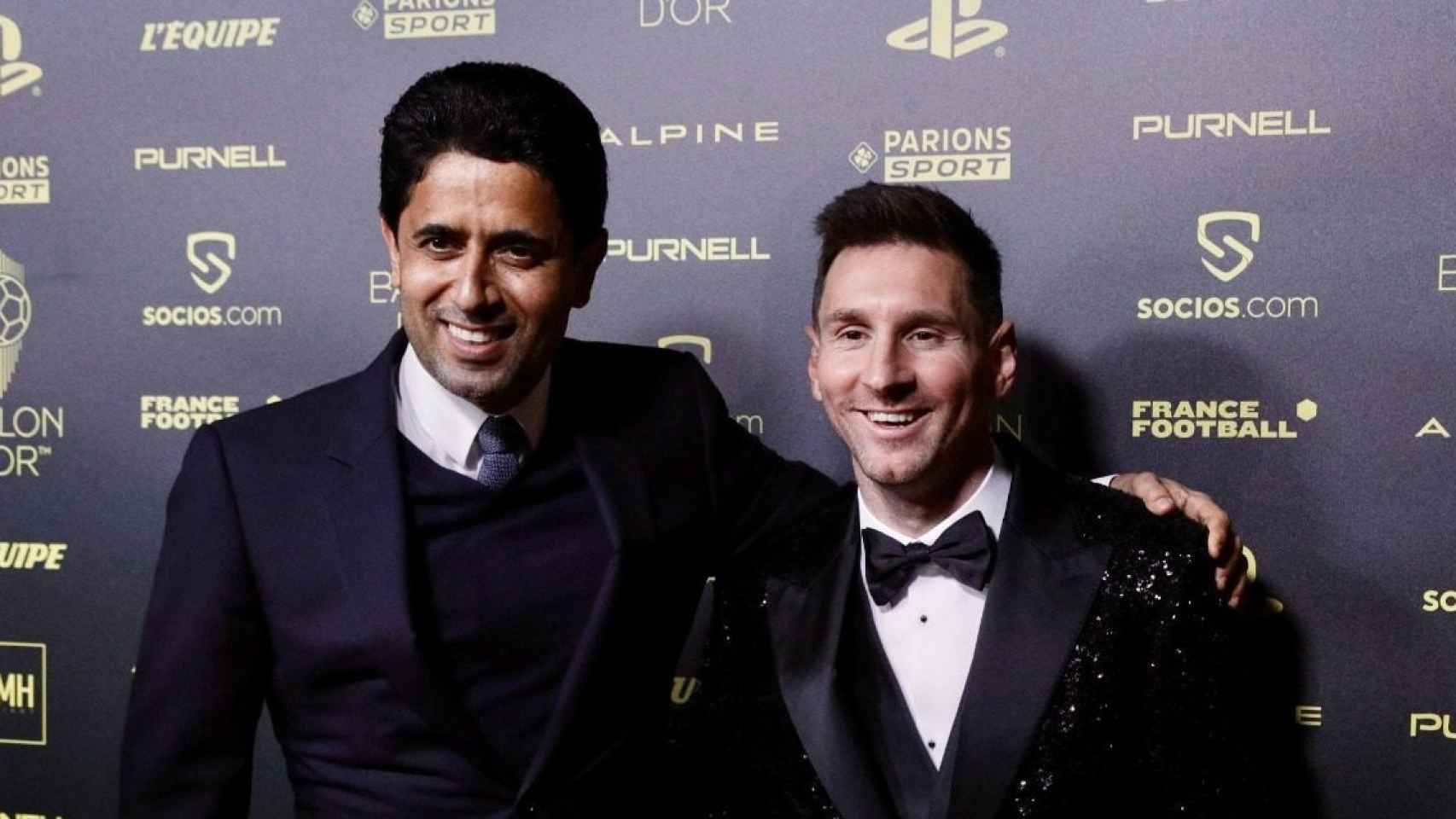 Messi, junto a Nasser Al Khelaifi, durante la gala del Balón de Oro / EFE