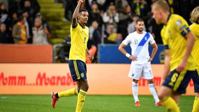 Alexander Isak celebrando su gol contra Grecia / EFE