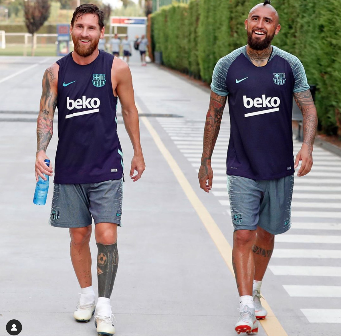 Leo Messi con Arturo Vidal