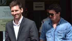 Leo Messi en los juzgados de Gavà junto a su hermano Rodrigo / CULEMANÍA