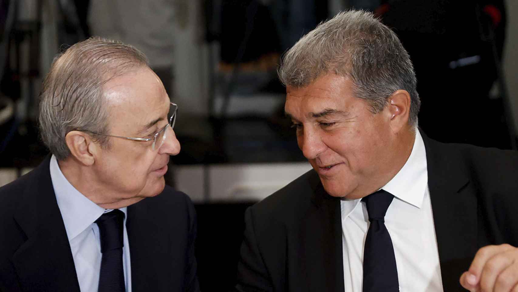 Florentino Pérez y Joan Laporta, fundadores de la Superliga Europea, conversan en un encuentro en Madrid / EFE
