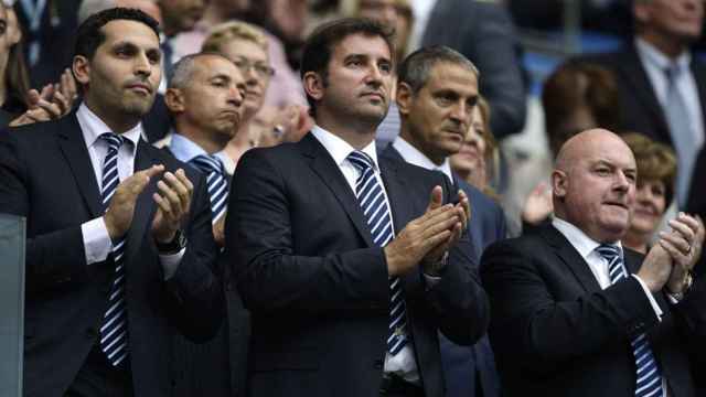 Mubarak y Soriano en el palco del estadio del Manchester City / EFE