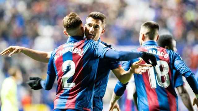 Los jugadores del Levante celebran un gol al Barça en la Copa del Rey / LEVANTE
