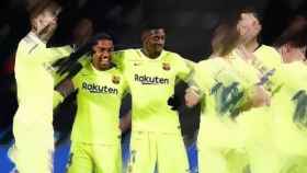 Malcom y Dembelé se abrazan en un partido del Barça / FOTOMONTAJE DE CULEMANÍA