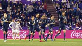 Los jugadores del Real Madrid celebran uno de los goles durante el partido ante el Valladolid / EFE