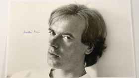 Una fotografía de Martin Amis en los años 80 firmada por el propio autor británico