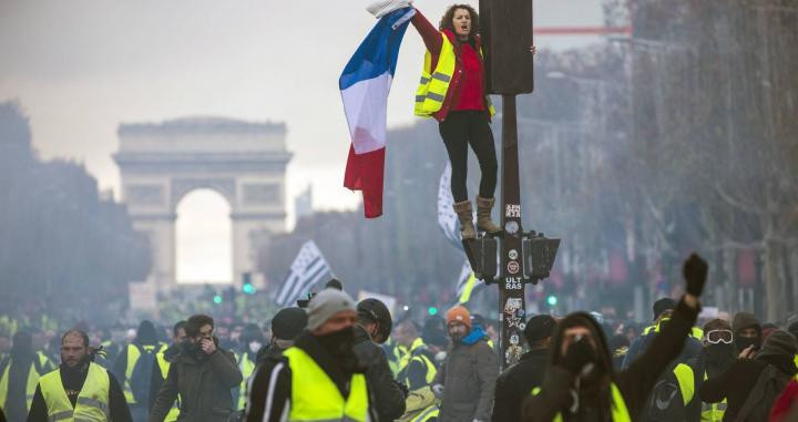 Protesta de los chalecos amarillos en París : EFE