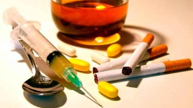 Las adicciones a las drogas, alcohol, tabaco y fármacos han aumentado durante el Covid / EP