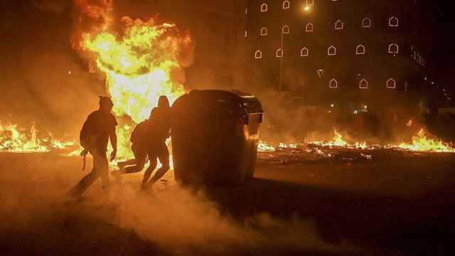 Radicales queman contenedores en las calles de Barcelona / EP