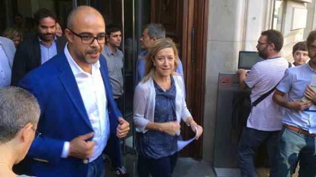 Miquel Buch y Neus Lloveras, a la salida de la sede del TSJC donde declararon por la querella presentada por la Fiscalía / EUROPA PRESS