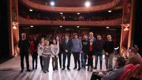 Carles Puigdemont posó al final del programa con los ciudadanos que le habían preguntado / TV3