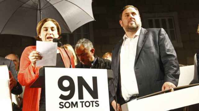 La alcaldesa de Barcelona Ada Colau junto al líder de ERC, Oriol Junqueras, en una foto de archivo / EFE