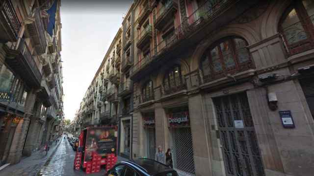 Calle Ferran de Ciutat Vella, distrito donde se ha llevado a cabo la trama corrupta de pisos turísticos / GOOGLE MAPS