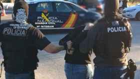 Agentes de la Policía Nacional detienen a una persona por clonar tarjetas SIM / EUROPA PRESS