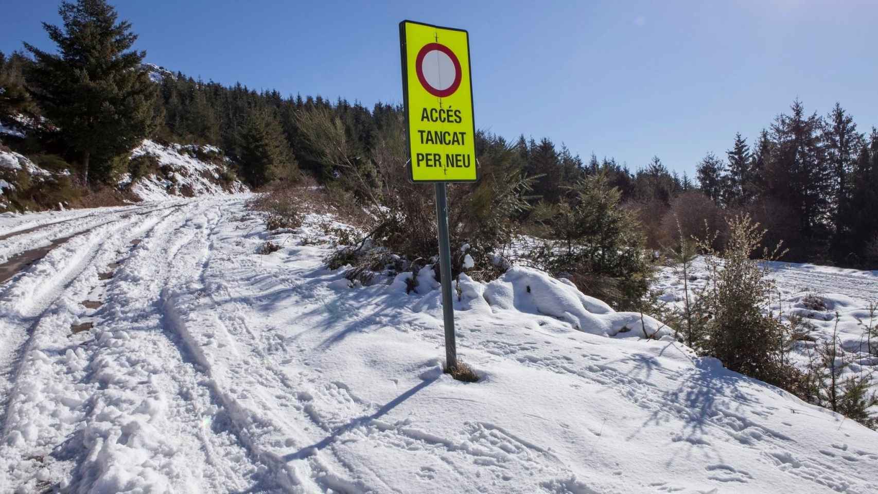 Carretera secundaria cerrada por nieve / EUROPA PRESS
