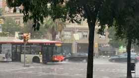 Las intensas lluvias que han caído este mediodía en Barcelona, a la altura de la calle Marina, una tormenta que ha propiciado que se activase el plan Inuncat / CG