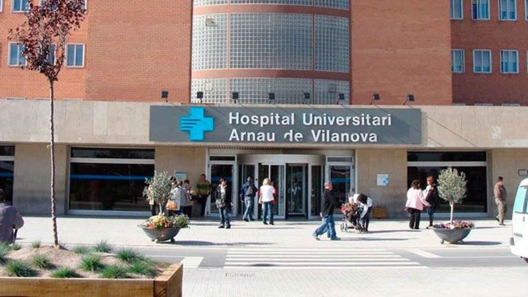 Fachada del Hospital Arnau de Vilanova de Lleida, donde se reabrirá la unidad de corta estancia / EP