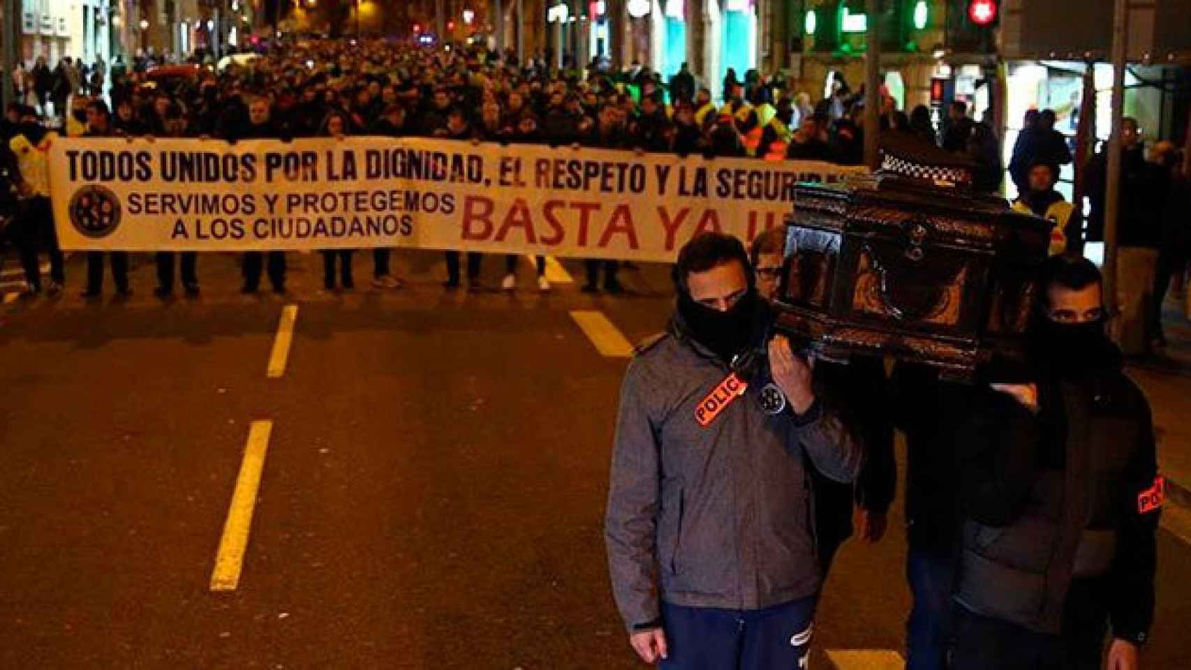 Marcha de policías en el centro de Barcelona / EFE