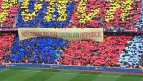 Pancarta con el lema Welcome to the Catalan Republic en el Camp Nou durante el Clásico / CG