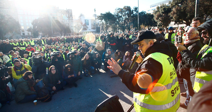 Asamblea de taxistas en huelga en Barcelona el martes / EFE