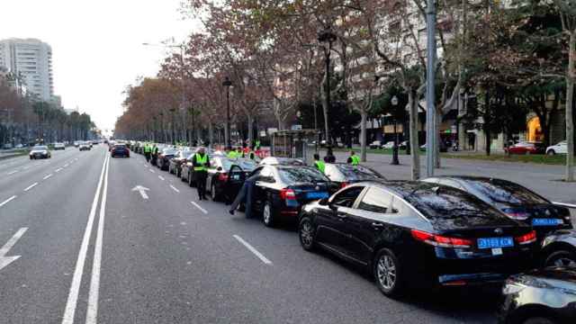 Vehículos de alquiler con conductor (VTC), en la avenida Diagonal / TWITTER