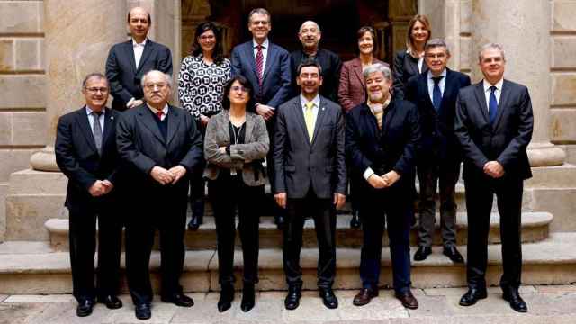 El presidente de la Cámara de Comercio de Barcelona, Joan Canadell (c), con algunos de los miembros del consejo independentista que controlará los estudios de la institución / CG