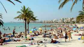 Foto de archivo de la playa de S'Arenal (Baleares), cuyos precios hoteleros han subido casi el 21% en el primer trimestre / CG