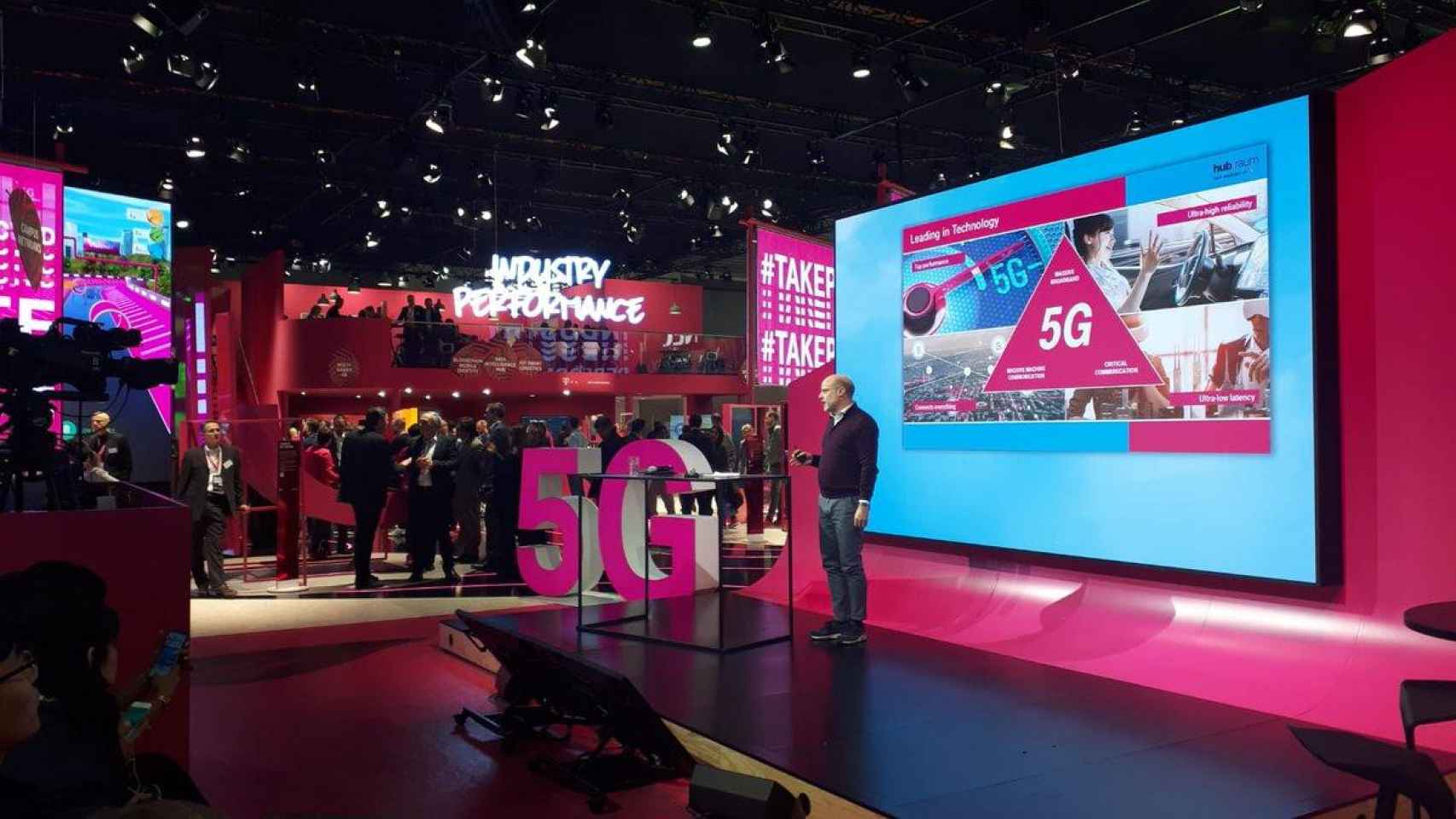 Stand de Deutsche Telekom y T-Systems en el Mobile World Congress / @TSystems_Iberia