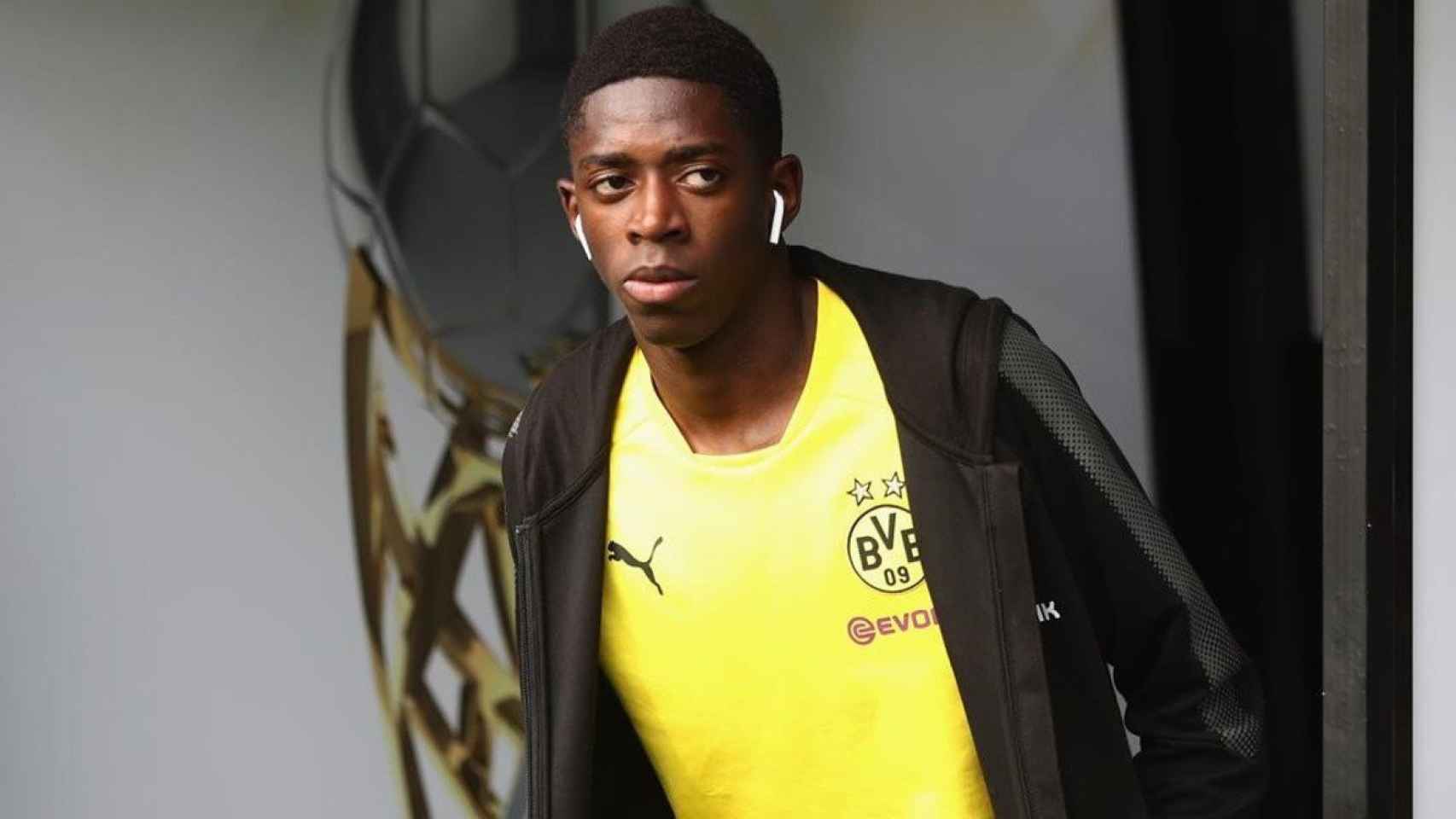 Ousmane Dembelé en una concentración con el Borussia Dortmund / EFE