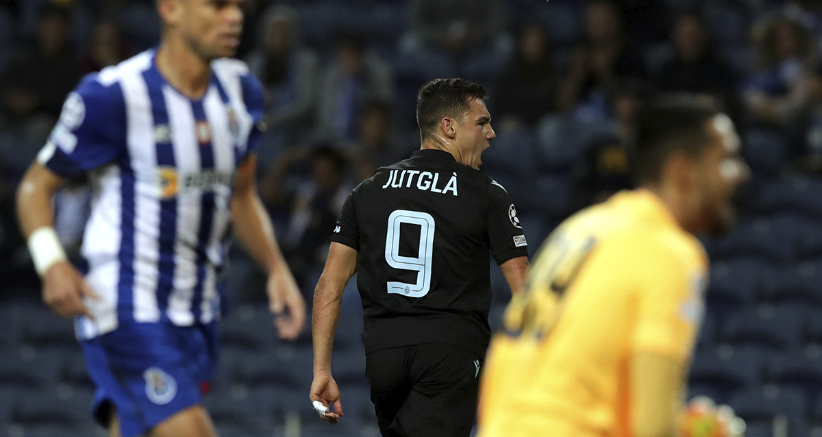 Jutglà celebra con euforia su gol contra el Oporto en la Champions League / EFE