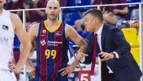 Sarunas Jasikevicus, junto a Nick Calathes, en un momento de la última final de la Liga ACB / FCB