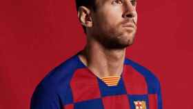Leo Messi también se ha probado la nueva camiseta a cuadros del Barça / FCB