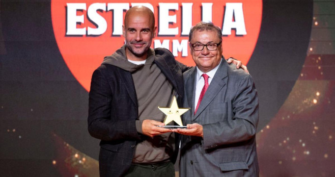 Pep Guardiola, recibiendo un premio en la Gala de les Estrelles / REDES