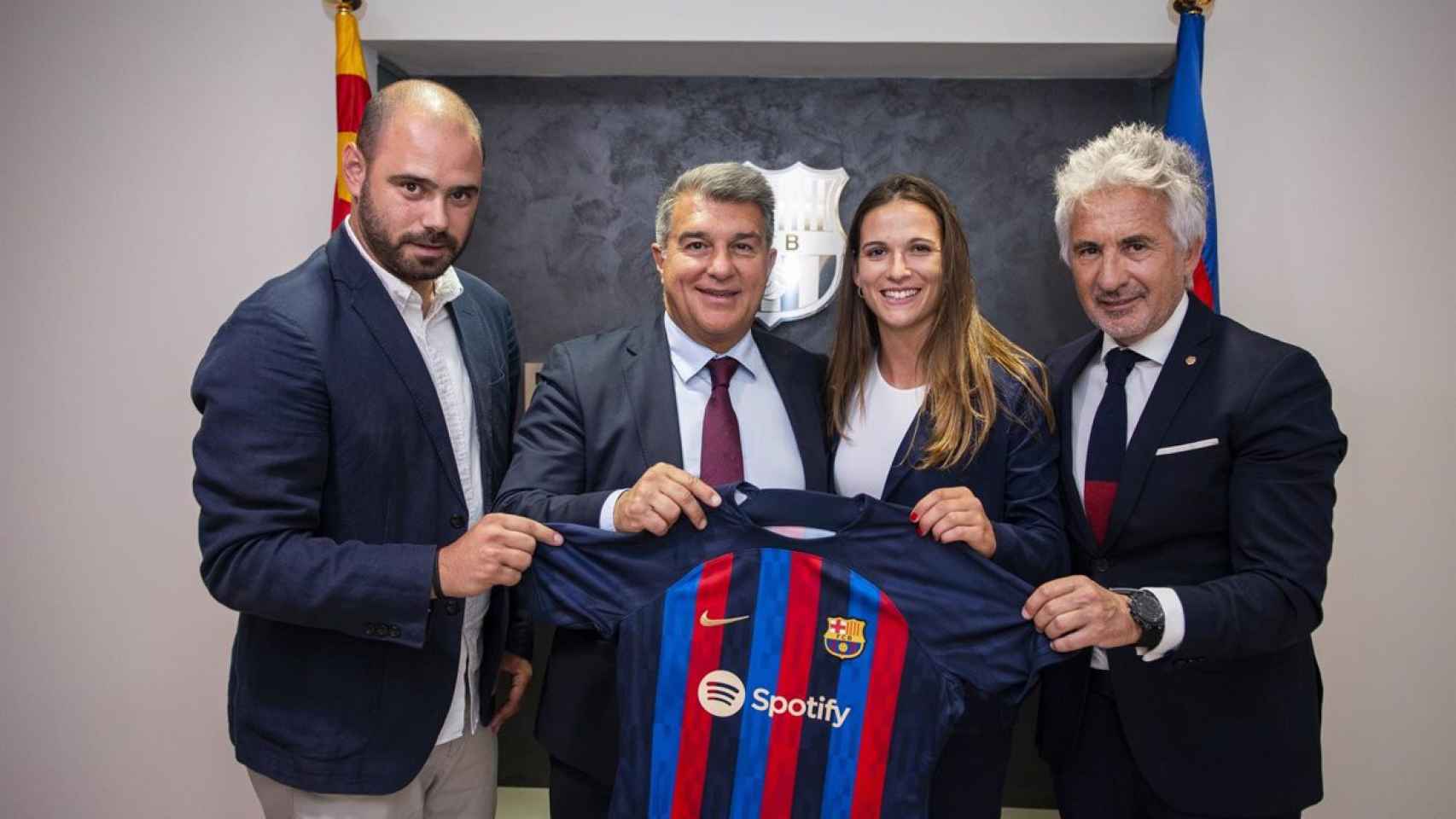 Xavi Puig (derecha), con Joan Laporta y Laia Codina : FCB
