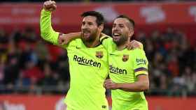 Leo Messi celebrando su gol con Jordi Alba contra el Girona / EFE