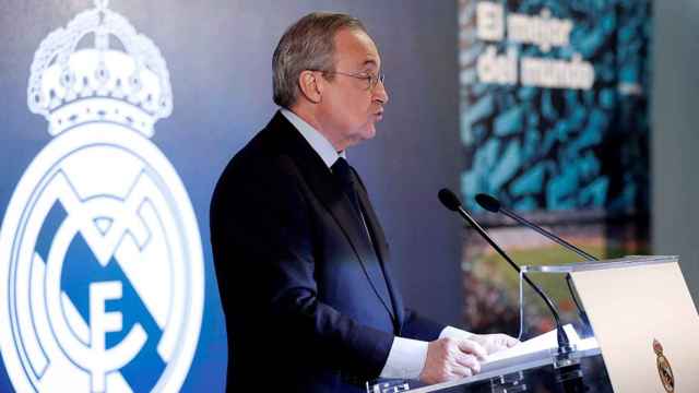 El presidente del Real Madrid, Florentino Pérez, durante una intervención en el Bernabéu / EFE