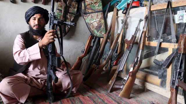 Un vendedor de armas en Kandahar, Afganistán / EFE