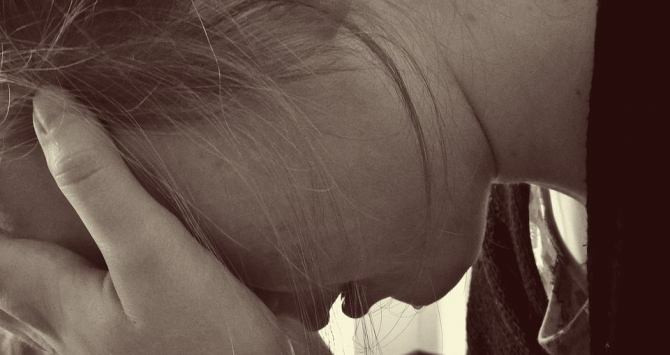 Una mujer llorando en una imagen de archivo /Creative Commons