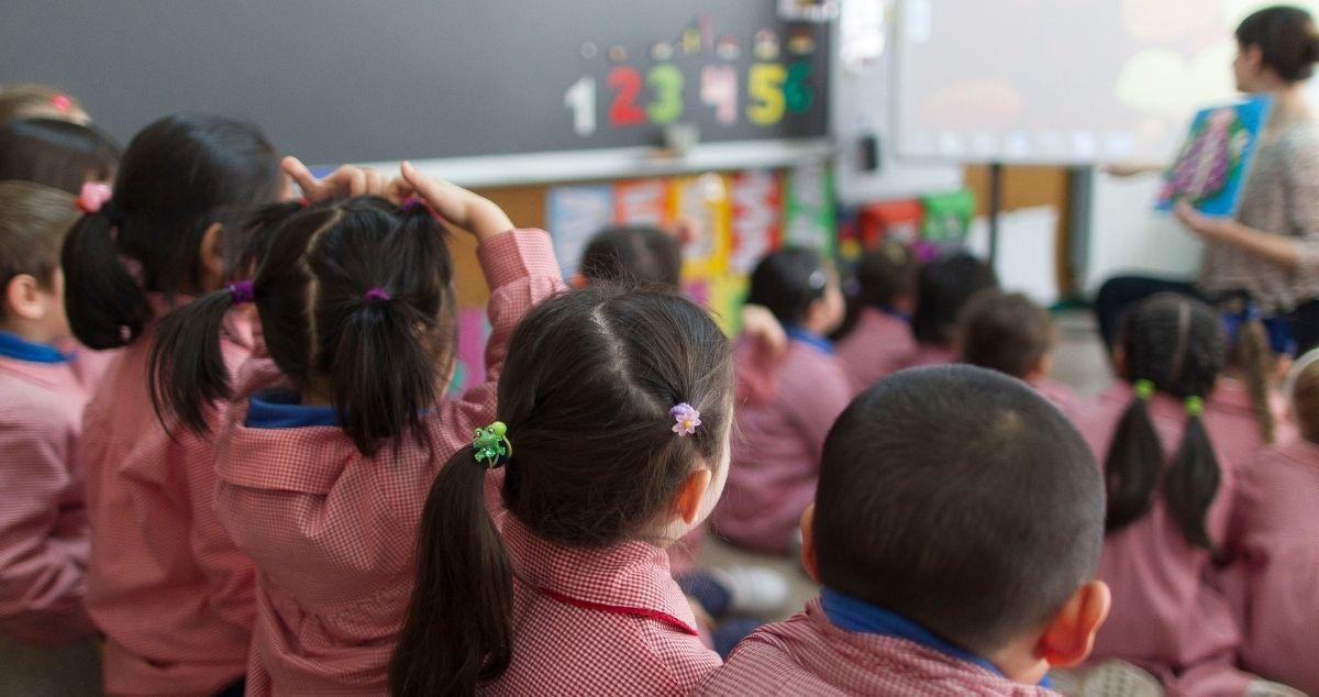 Alumnos de educación infantil, a cuyos profesores obliga el Govern a comprometerse por escrito de que enseñarán en catalán / EP