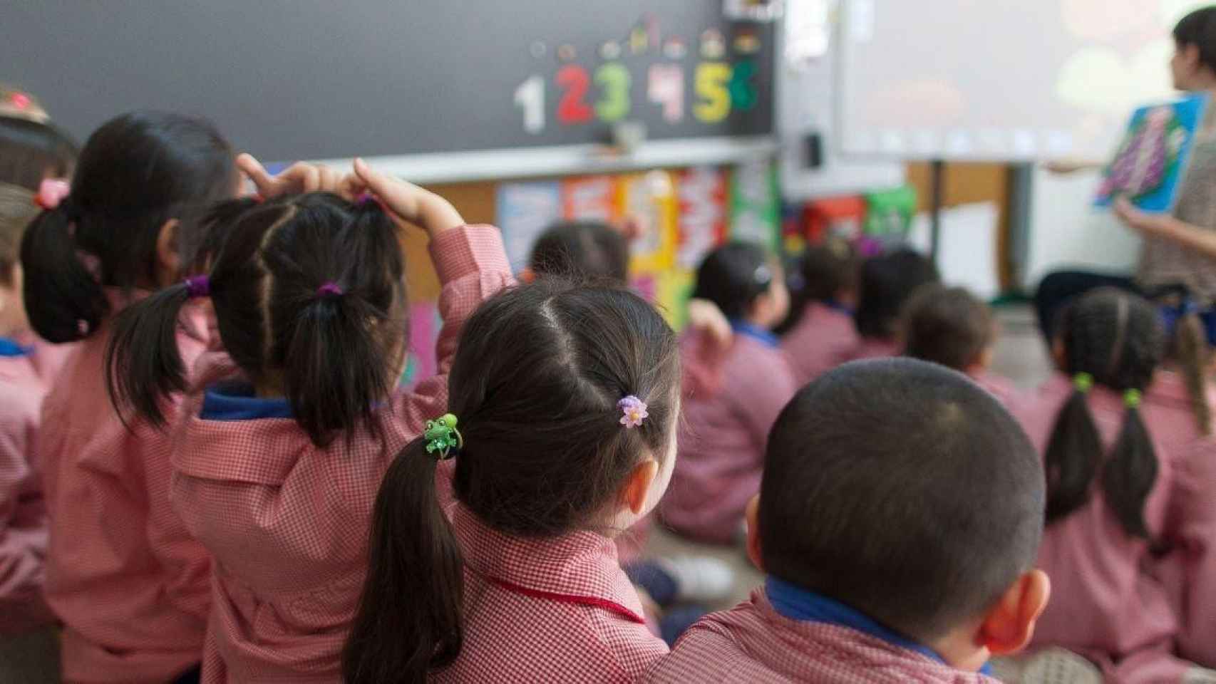 Alumnos de educación infantil, a cuyos profesores obliga el Govern a comprometerse por escrito de que enseñarán en catalán / EP