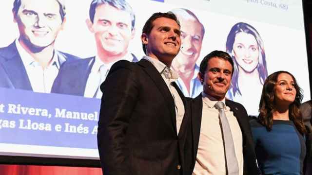 Albert Rivera, presidente de Ciudadanos, junto a Manuel Valls e Inés Arrimadas en la alianza electoral que lidera la mayor sanción del Tribunal de Cuentas / CG