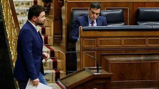 Gabriel Rufián (i) y Pedro Sánchez (D) en el Congreso /EFE