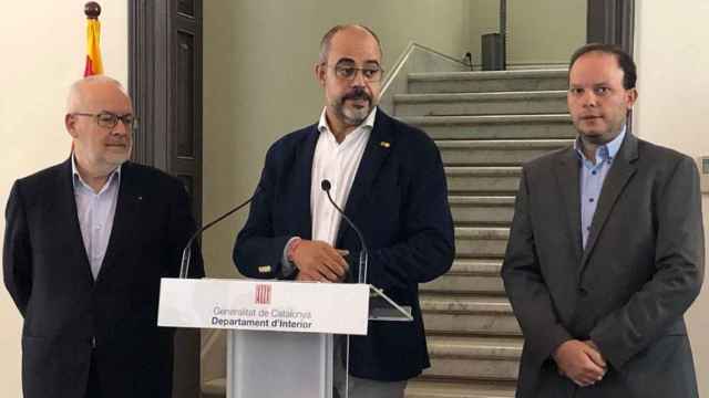 El conseller de Interior, Miquel Buch (c); el director de Mossos d'Esquadra, Pere Ferrer (d), y el secretario de Interior de la Generalitat, Brauli Duart (i) / EUROPA PRESS