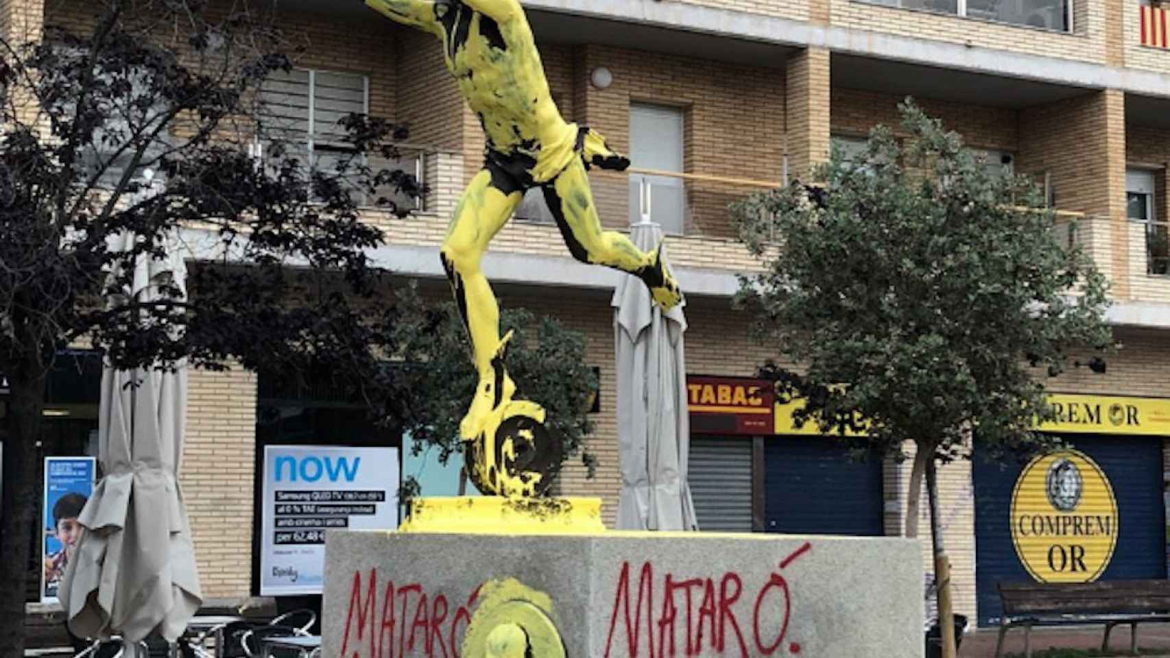 Una foto de la estatua de Miquel Biada en Mataró, atacada este sábado por un grupo independentista Ataque indepe' en vísperas de la manifestación