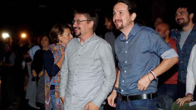 El líder de Catalunya en Comú, Xavier Domènech, y el secretario general de Podemos, Pablo Iglesias, en una imagen de archivo / EFE
