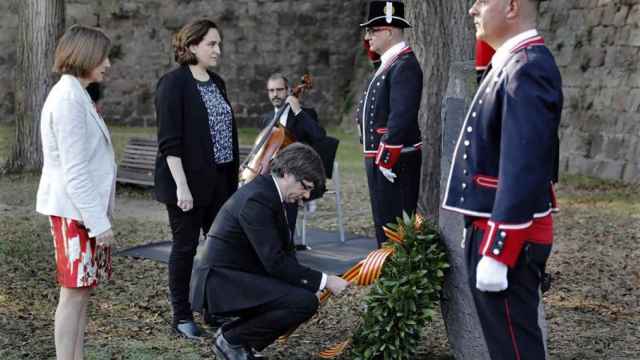 Carme Forcadell, Ada Colau y Carles Puigdemont en el homenaje a Lluís Companys / EFE