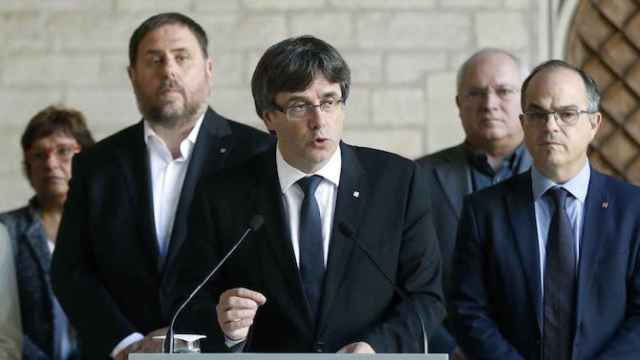 El presidente de la Generalitat, Carles Puigdemont, en la rueda de prensa posterior a los registros de la Guardia Civil del miércoles / EFE